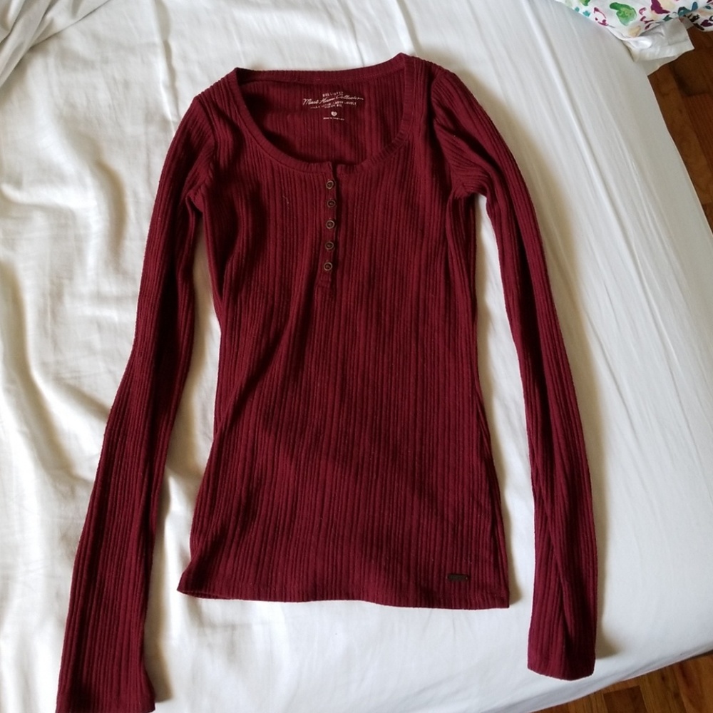 HOLLISTER maroon button up